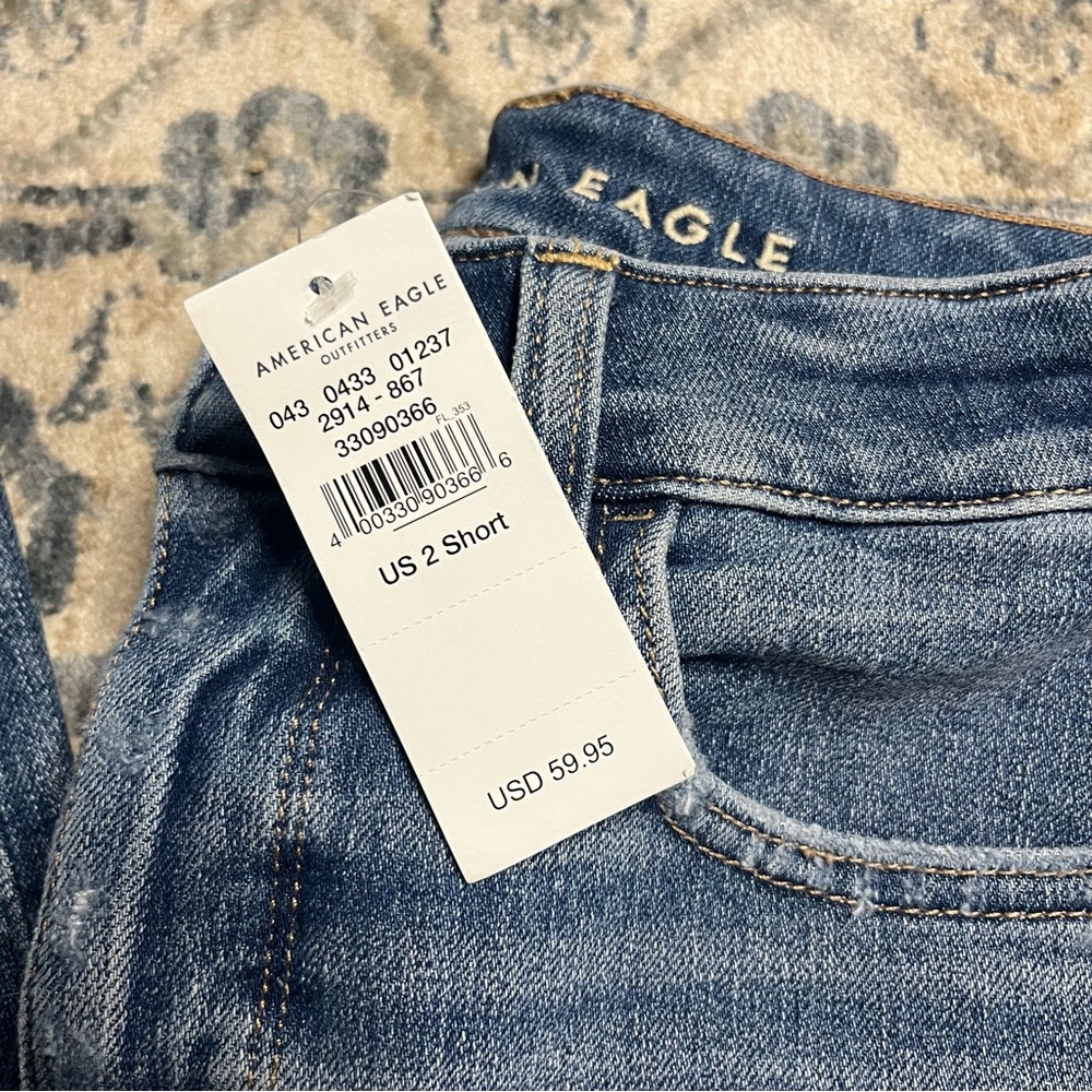 American Eagle Outfitters NWT Distressed Skinny Jeans Sz 2 Short - Picture 2 of 9